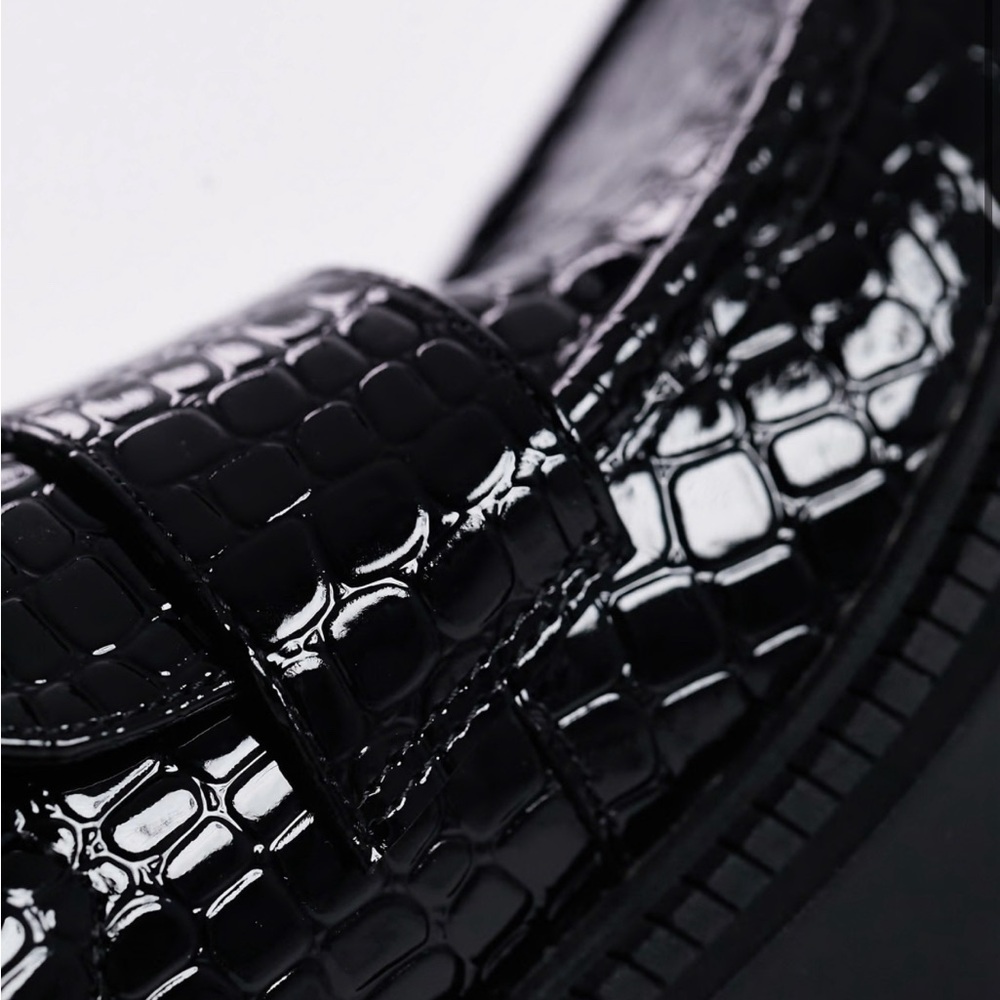Topshop Lottie chunky loafers in black croc - Picture 7 of 12